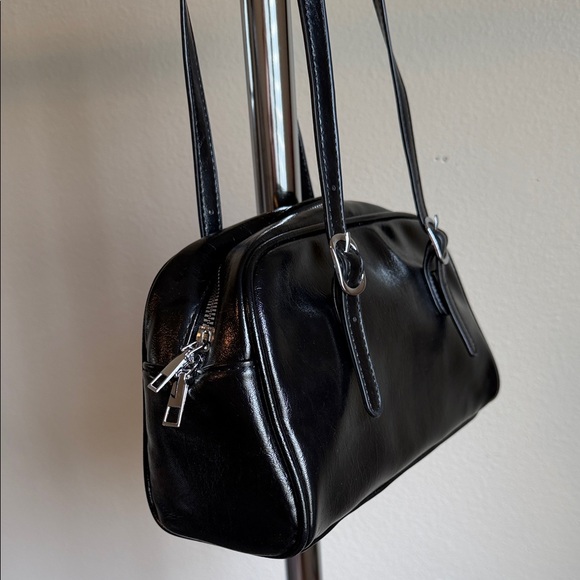 Black Handbag - Picture 2 of 3